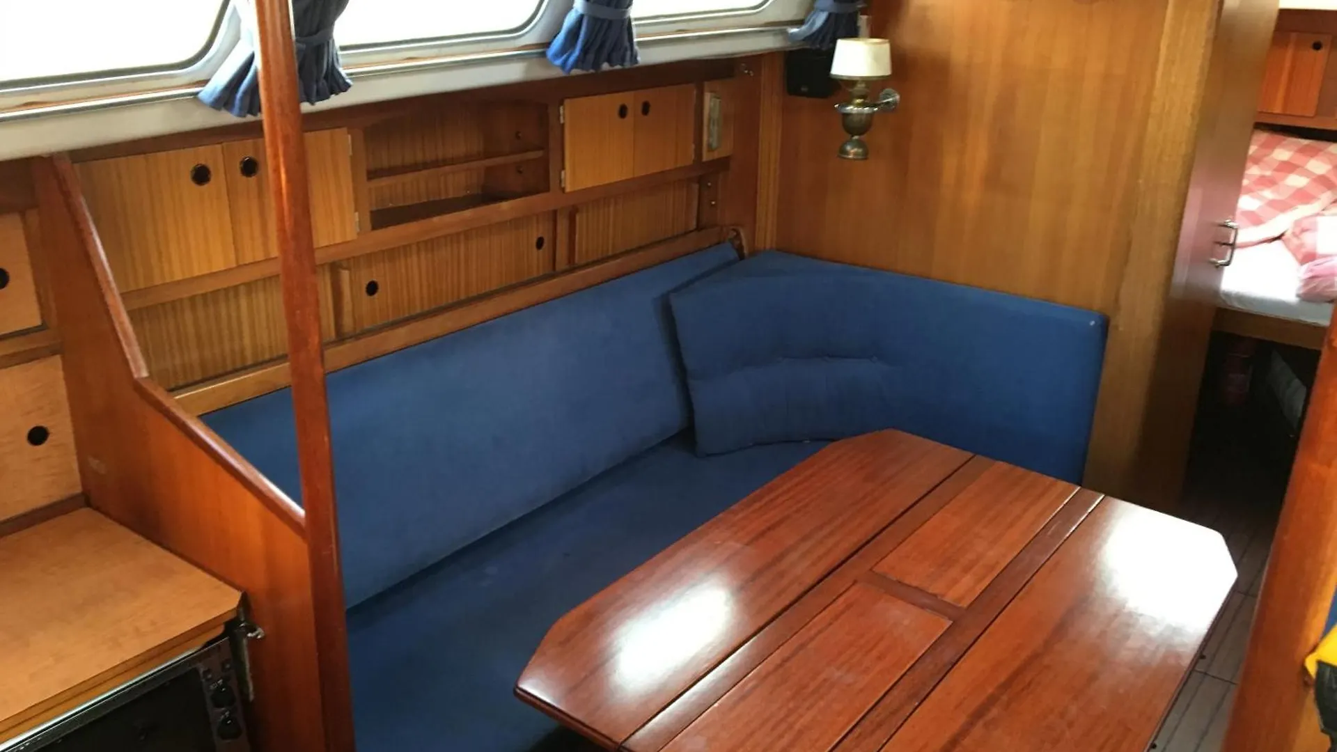 Yacht 